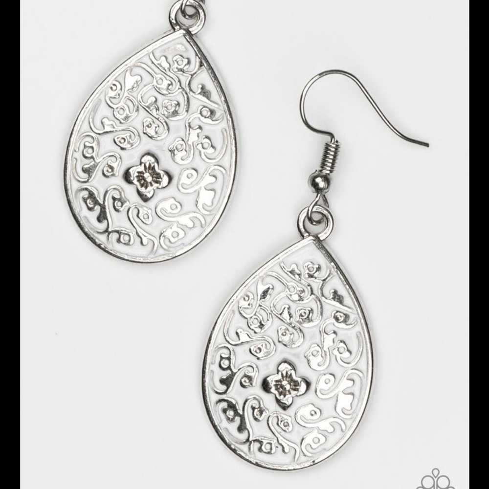 Elegant Silver Teardrop Earrings-Flirty Flower Girl